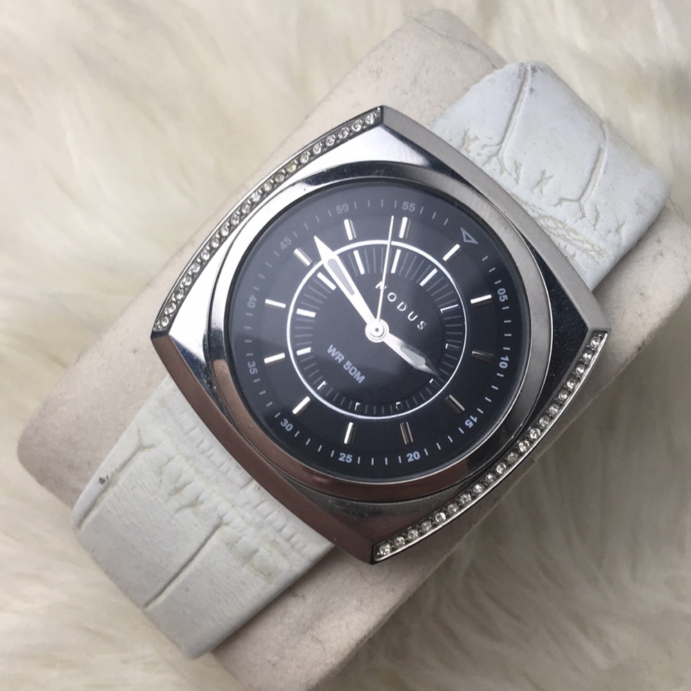 Rare Modus diamond face wrist watch la488
